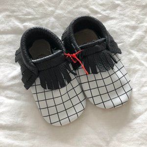 Minimoc (HeyFolks) BNWT soft sole shoes SIZE 4
